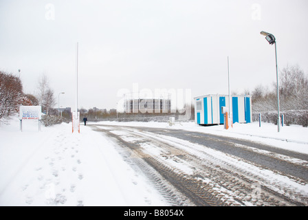 Schneebedeckte Galpharm Stadium Parkplatz in Huddersfield. Stockfoto