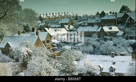 Bisley Dorf im Schnee Stockfoto