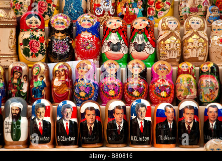 Russische Matrioshka Puppen in Baku Aserbaidschan vermarkten Stockfoto