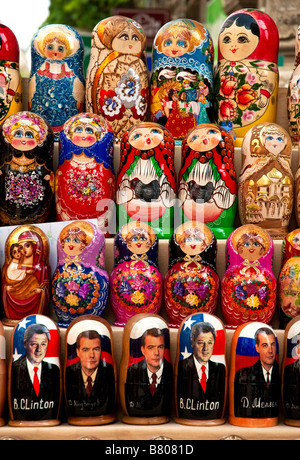 Russische Matrioshka Puppen in Baku Aserbaidschan vermarkten Stockfoto