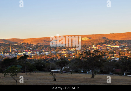 Am frühen Morgen Winter sun Strahler drei kulturelle Ikonen in der Stadt Grahamstown, Südafrika Stockfoto