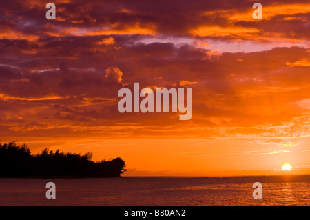 Sonnenuntergang auf der Nordküste von Kauai Hawaii Island Stockfoto