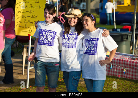 Krebs-Überlebenden, die Teilnahme an der American Cancer Society Relais für Lebensereignis Spendenaktionen in Ocala, Florida, USA Stockfoto