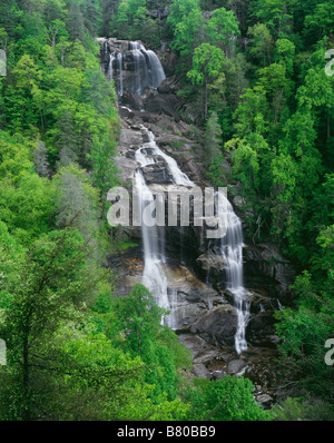 NORTH CAROLINA - Wildwasser-Wasserfälle an der Grenze von North Carolina/South Carolina ist der höchste Wasserfall im Osten der Vereinigten Staaten. Stockfoto