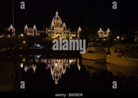 Große Schiffe füllen den Hafen bei Sonnenuntergang während des Tall Ships Festivals in Victoria, British Columbia Stockfoto