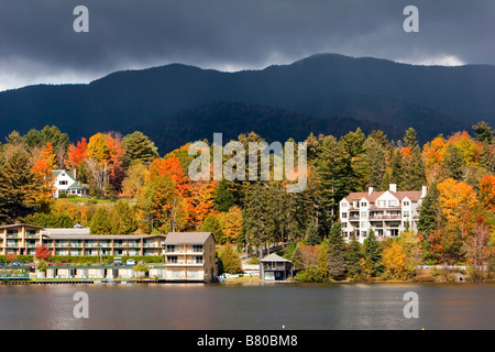 Ein Sturm rollt über den Adirondack Mountains am Lake Placid, New York USA 6. Oktober 2008 Stockfoto