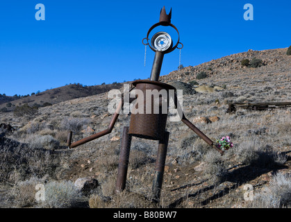 Rostige Skulpturen aus Autoteilen auf einem Hügel südlich von Virginia City, Nevada Stockfoto