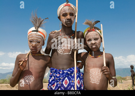 Junge Burschen vom Stamm Arbore Omovalley Äthiopien Afrika Stockfoto