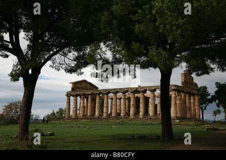 Dorischer Tempel der Athena von etwa 500 v. Chr., als der Tempel der Ceres in Paestum, Italien früher falsch zugeschrieben. Stockfoto