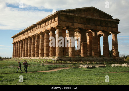 Dorischer Tempel der Hera von ca. 450 v. Chr., als der Tempel des Poseidon oder Apollo in Paestum, Italien früher falsch zugeschrieben. Stockfoto