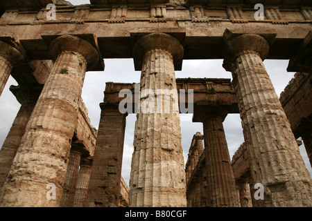 Dorischer Tempel der Hera von ca. 450 v. Chr., als der Tempel des Poseidon oder Apollo in Paestum, Italien früher falsch zugeschrieben. Stockfoto