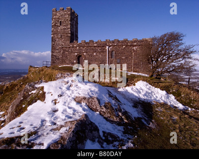 St Michaels Church auf Brentor im Winterschnee im Februar 2009 Stockfoto