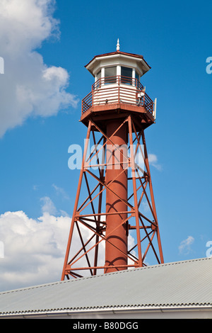 Nachbildung der Leuchtturm neben Fischrestaurant in The Villages Ruhestandsgemeinschaft in Zentral-Florida, USA Stockfoto