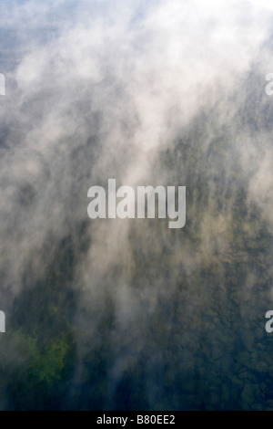 Winternebel über Squam Lake in den Wintermonaten befindet sich in Ashland New Hampshire USA Stockfoto