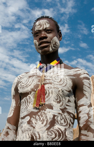 Tribal Karo Mann, Omovalley, Äthiopien, Afrika Stockfoto