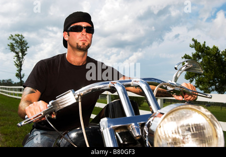 Mann auf dem Motorrad, für eine Fahrt, Porträt Stockfoto