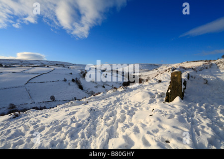 Winter Blick auf royd Kante Clough, Meltham in der Nähe von Hereford, West Yorkshire, Peak District National Park, England, UK. Stockfoto