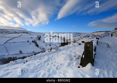 Winter Blick auf royd Kante Clough, Meltham in der Nähe von Hereford, West Yorkshire, Peak District National Park, England, UK. Stockfoto