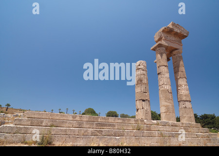 Reste des Apoll Pythios Tempels die Schutzgottheit der Stadt auf dem Gipfel des Monte Smith 111 m Rhodos Griechenland Stockfoto