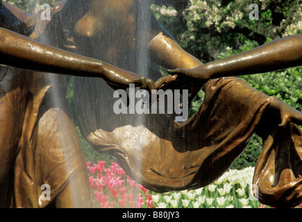 Central Park Conservatory Garden in New York City. Louis Untermeyer Fountain the Three Graces im Französischen Garten im Frühjahr oder Sommer. USA Stockfoto