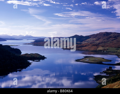 Blick auf Loch Alsh auf die Isle Of Skye von oben Dornie, Kintail, Schottland Stockfoto