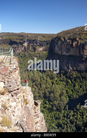 Touristen auf der Kanzel Rock Grose Valley in der Nähe von Blackheath Blue Mountains New South Wales Australien Stockfoto