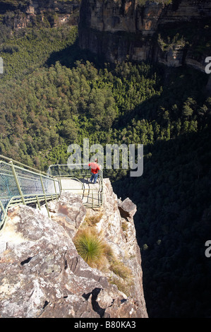 Touristen auf der Kanzel Rock Grose Valley in der Nähe von Blackheath Blue Mountains New South Wales Australien Stockfoto