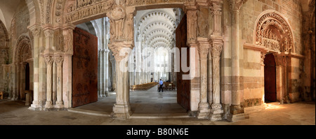 BASILIQUE SAINTE MADELEINE VEZELAY BOURGOGNE FRANKREICH Stockfoto