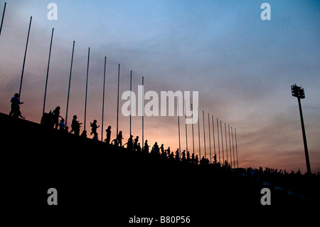 Trainieren Sie am frühen Morgen im Olympiastadion in Phnom Penh, Kambodscha Stockfoto