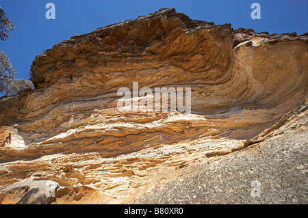 Wind erodiert Höhle in der Nähe von Anvil Rock und Grose Valley in der Nähe von Blackheath Blue Mountains New South Wales Australien Stockfoto