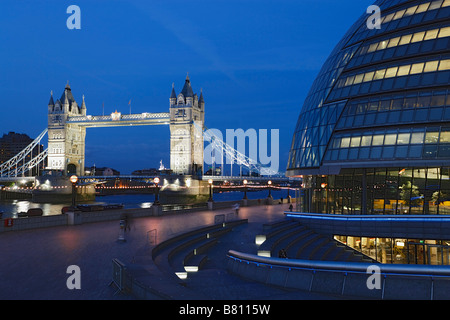 City Hall und Tower Bridge Southwark London England England Vereinigtes Königreich Stockfoto