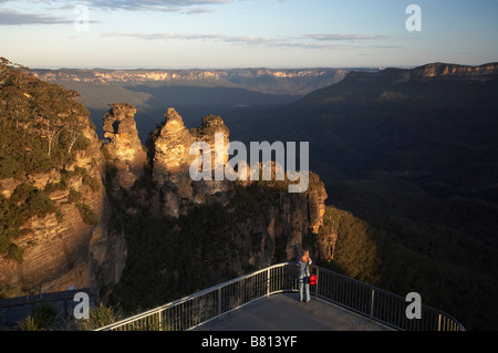 Die drei Schwestern und Touristen am Echo Point Katoomba Blue Mountains New South Wales Australien Stockfoto