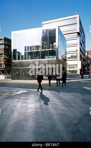 6. Februar 2009 - Elbphilharmonie Pavillon und Bankhaus Wölbern im Sandtorhafen mit den Magellan-Terrassen in der Hamburger Hafencity. Stockfoto