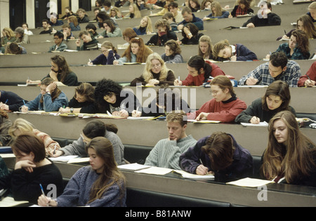 Studenten in der Universität Dozent Halle Stockfoto