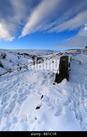 Winter Blick auf royd Kante Clough, Meltham in der Nähe von Hereford, West Yorkshire, Peak District National Park, England, UK. Stockfoto