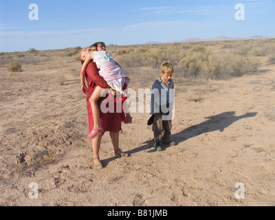 Babel Jahr: 2006 USA Nathan Gamble, Adriana Barraza, Elle Fanning, Regie: Alejandro González Iñárritu Stockfoto