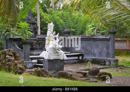 Schrein im Dorf Tempel Pura Dalem, Desa Pekutatan, Bali, Indonesien Stockfoto