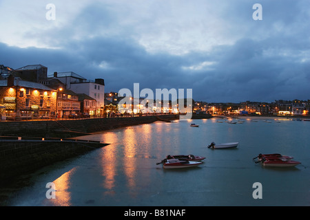 Blick auf St. Ives bei Nacht Cornwall England United Kingdom Stockfoto