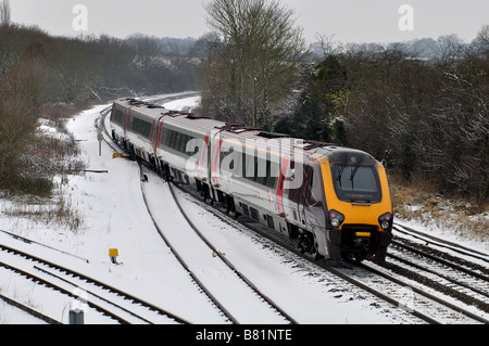 Arriva Cross Country Voyager Zug im Schnee, UK Stockfoto