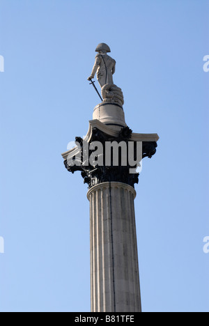 Die Rückseite der Statue von Vize-Admiral Horatio Nelson, 1. Viscount Nelson, 1. Herzog von Bronte, an der Spitze der Nelsonsäule ich Stockfoto