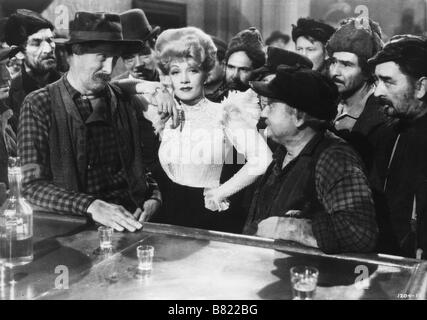 Die Spoiler Jahr: 1942 USA Regie: Ray Enright Marlene Dietrich, Russell Simpson, George Cleveland Stockfoto