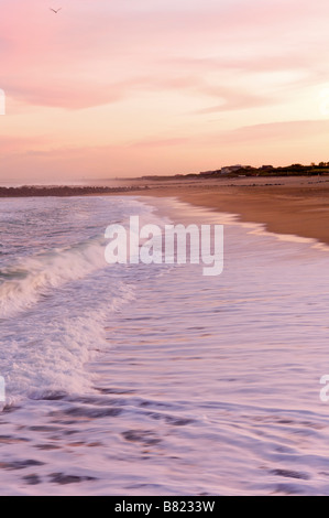 Morgendämmerung am Chambre d Amour Strand in Anglet-France Stockfoto