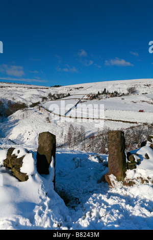 Winter Blick auf royd Kante Clough, Meltham in der Nähe von Hereford, West Yorkshire, Peak District National Park, England, UK. Stockfoto