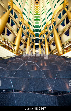 Atrium des Burj Al Arab Hotel in Dubai Stockfoto