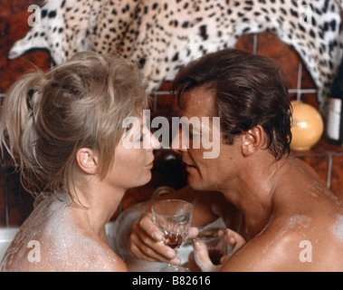 Gold Jahr: 1974 Großbritannien Regie: Peter R. Hunt Roger Moore, Susannah York Stockfoto