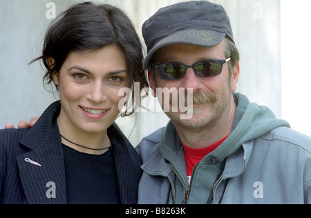 Regisseur Alessandro D'Alatri mit Valeria Solarino am Set La Febbre Jahr: 2005 - Italien Stockfoto