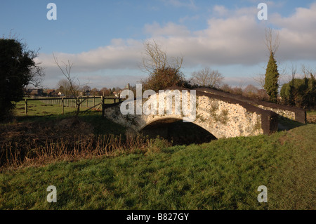 Alte Feuerstein Brücke, Molton, Suffolk, Großbritannien Stockfoto