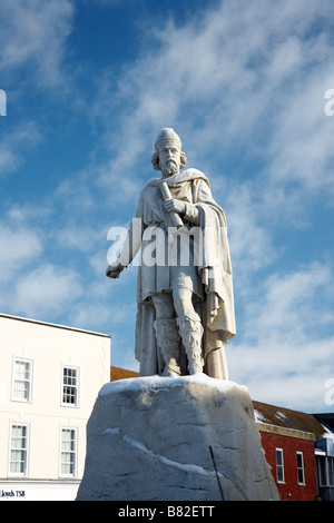 geschändeter Statue von König Alfred.  Fehlende Axt.  Winter Stockfoto