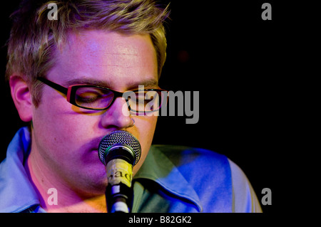 Singer/Songwriter Paul Diello führt auf der Bühne in London, UK Stockfoto