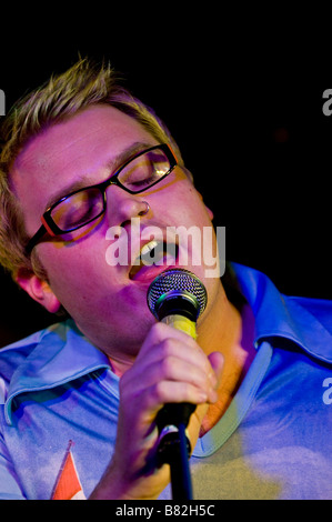 Singer/Songwriter Paul Diello führt auf der Bühne in London, UK Stockfoto